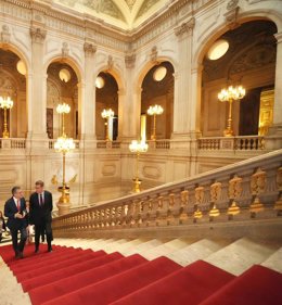 El presidente del PP, Alberto Núñez Feijóo, mantiene una reunión con el presidente de la Cámara Municipal de Lisboa,CarlosMoedas.