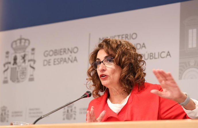 La ministra de Hacienda y Función Pública, María Jesús Montero, ofrece una rueda de prensa en la sede del Ministerio, a 30 de marzo de 2023, en Madrid (España). La ministra ha presentado los datos de cierre de la ejecución presupuestaria del conjunto de