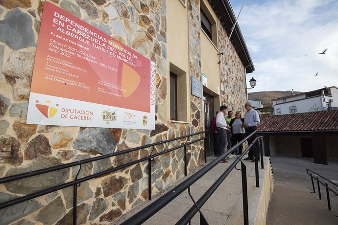 El presidente de la Diputación de Cáceres, Carlos Carlos, visita el Valle del Jerte