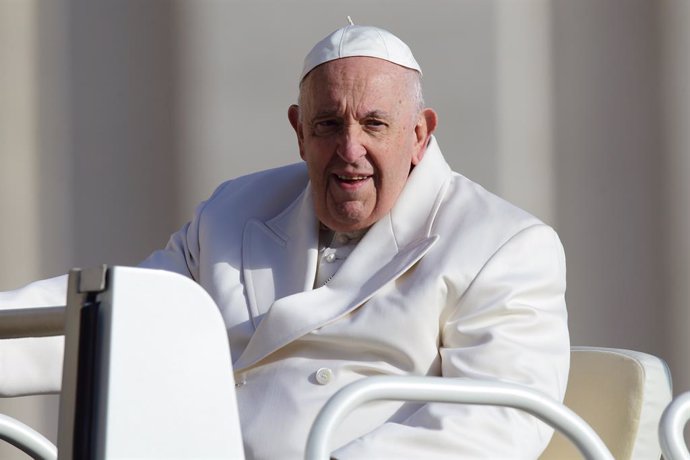 29 March 2023, Vatican, Vatikan City: Pope Francis arrives to attend the weekly general audience at St. Peter's square in The Vatican. Photo: Evandro Inetti/ZUMA Press Wire/dpa