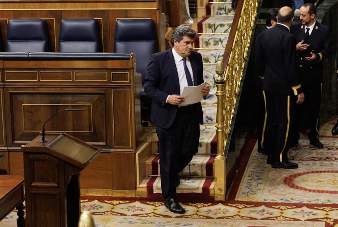 El ministro de Inclusión, Seguridad Social y Migraciones, José Luis Escrivá, durante una sesión plenaria en el Congreso de los Diputados, a 30 de marzo de 2023, en Madrid (España). 