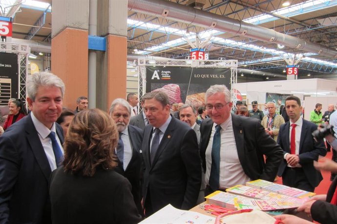 El ministro Planas visita FIGAN, en Feria Zaragoza, donde se expone la innovación para un mejorar manejo, bienestar animal y rentabilidad de las explotaciones ganaderas.