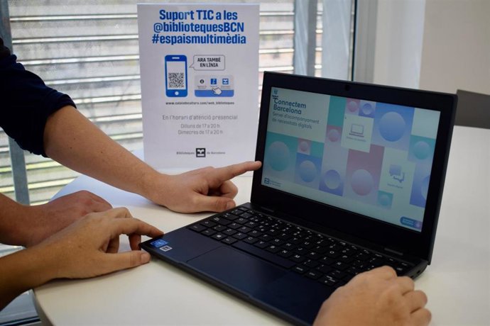 El servicio 'Connectem Barcelona, servei d'acompanyament de necessitats digitals' impulsado por el Ayuntamiento de Barcelona.