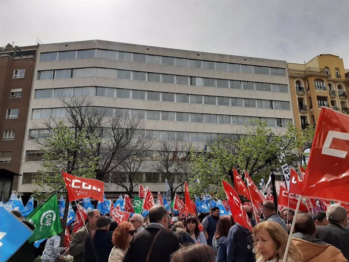 Convocatoria sindical por la jornada de 35 horas frente a la Consejería de Economía