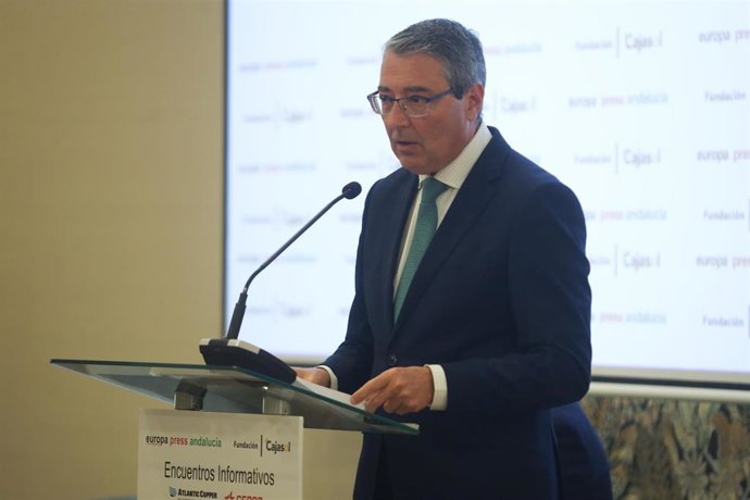 El presidente de la Diputación de Málaga, Francisco Salado, durante el encuentro informativo organizado por Europa Press Andalucía.