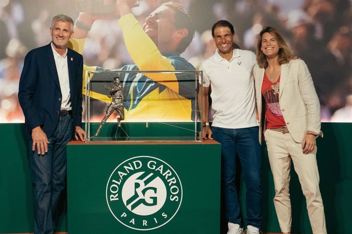 Réplica de la estatua de Rafa Nadal en Roland Garros 2021 exhibida en el museo de la Rafa Nadal Academy