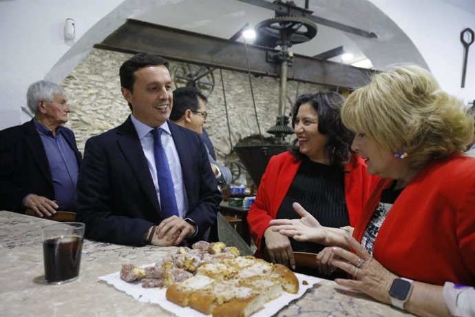 Javier Aureliano García en el bar 'El Molino' de Laroya (Almería)