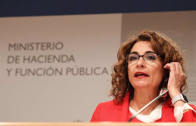 La ministra de Hacienda, María Jesús Montero, este jueves en rueda de prensa para presentar los datos de cierre de la ejecución presupuestaria de las Administraciones en 2022.