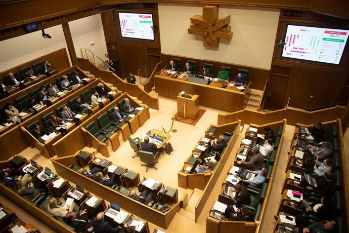 Archivo - Pleno del Parlamento Vasco