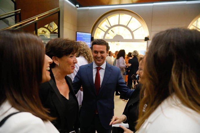 Javier Aureliano García en la toma de posesión de 211 funcionarios en la Diputación de Almería