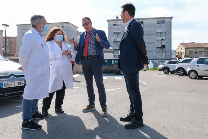 El consejero de Sanidad, Raúl Pesquera, visita el centro de salud Doctor López Albo de Colindres