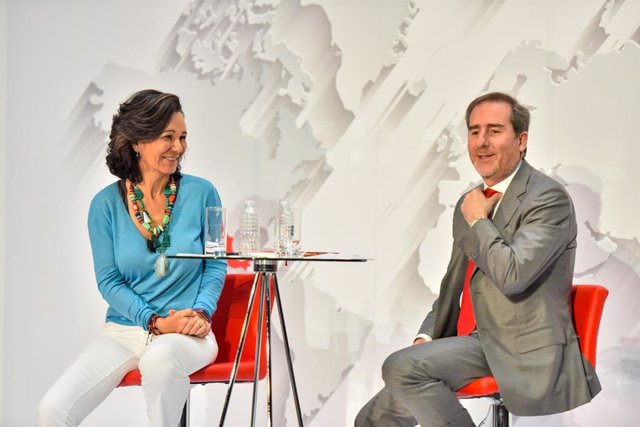 Archivo - La presidenta de Banco Santander, Ana Botín, y el nuevo consejero delegado, Héctor Grisi