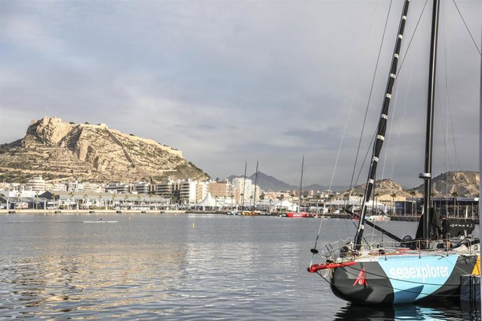 Archivo - La salida de The Ocean Race en el Puerto de Alicante generó 71,6 millones de euros en España.