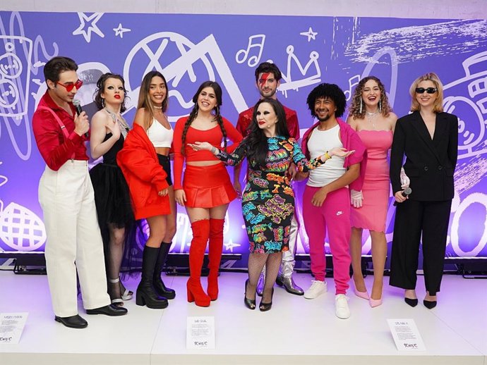 Alaska modera la mesa redonda sobre la importancia de la estética en la música