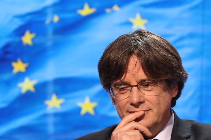 Archivo - El expresidente de la Generalitat de Catalunya Carles Puigdemont durante la sesión plenaria en el Parlamento Europeo en la que la Eurocámara ha suspendido su inmunidad, en Bruselas (Bélgica), a 9 de marzo de 2021. El pleno del Parlamento europ