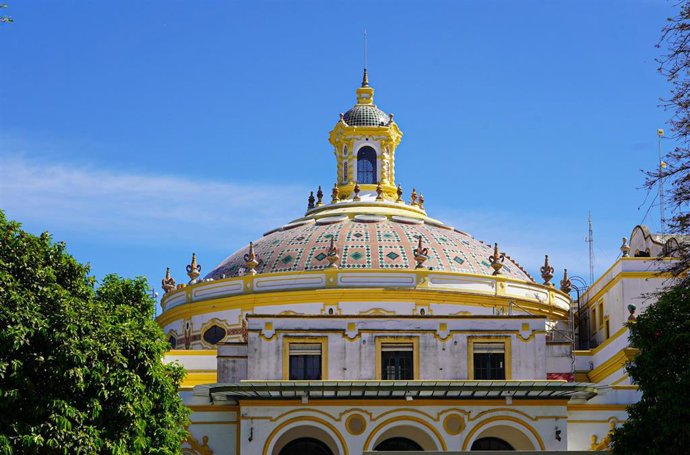 Cúpula restaurada del Lope de Vega en Sevilla.