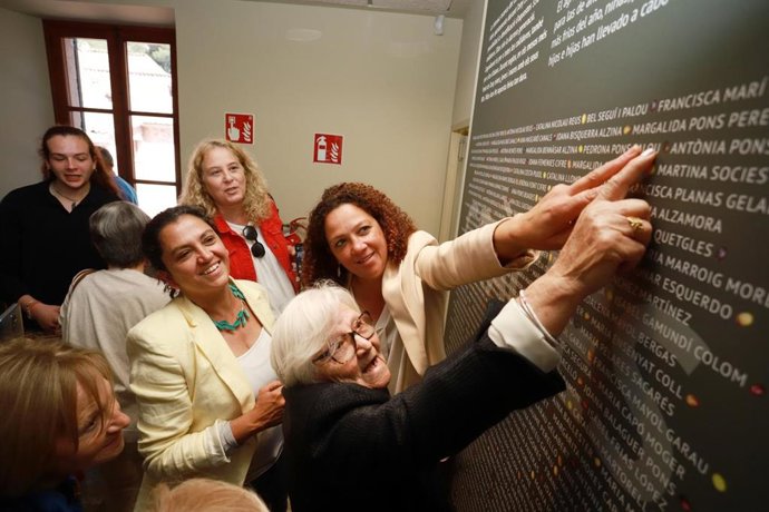 Inauguran en Raixa un espacio dedicado a las 'collidores de oliva'.