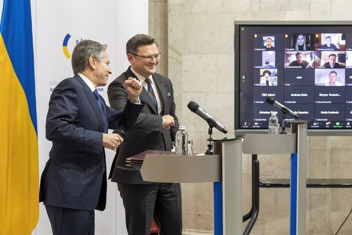 Archivo - January 19, 2022, Kyiv, Ukraine: U.S. Secretary of State Antony Blinken during a joint press conference with the Ukrainian Foreign Minister Dmytro Kuleba, right, January 19, 2022 in Kyiv, Ukraine. Blinken is in Ukraine to avert a Russian attac