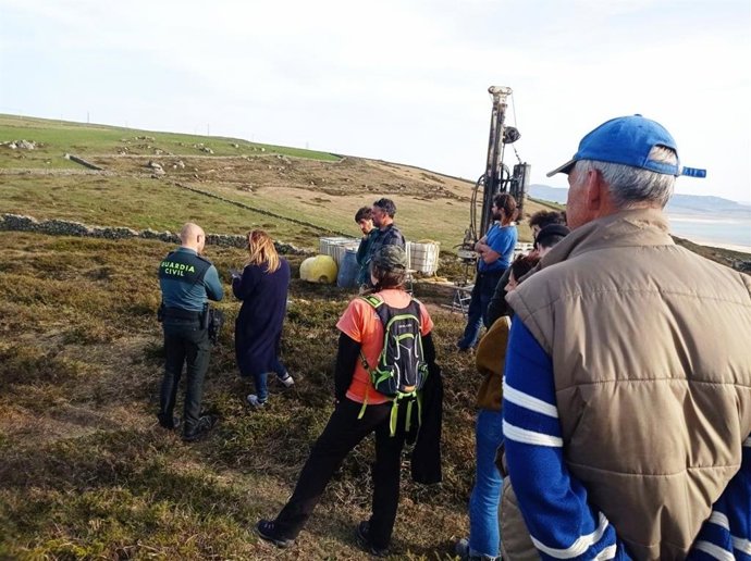 Vecinos paralizan y denuncian prospecciones ilegales para el parque eólico de El Escudo