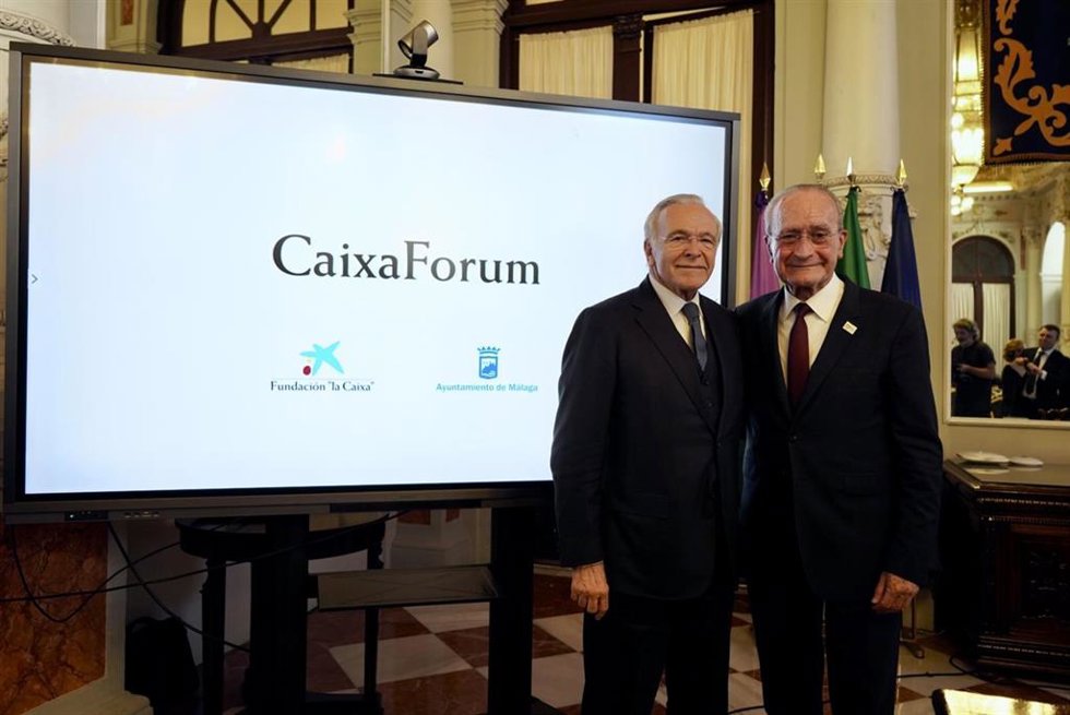 El alcalde, Francisco de la Torre, y el presidente de la Fundación 'la Caixa', Isidro Fainé.