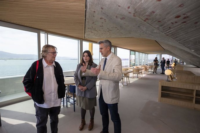 El vicepresidente y consejero de Universidades, Igualdad, Cultura y Deporte, Pablo Zuloaga, visita las obras del Museo Marítimo del Cantábrico.