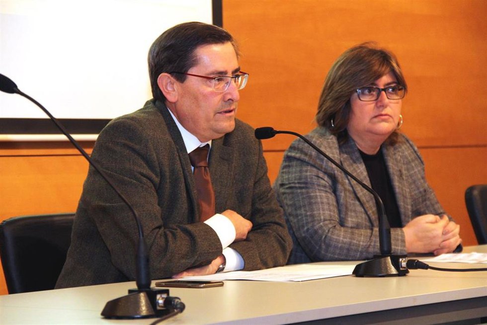 Archivo - El presidente de la Diputación de Granada, José Entrena, y la diputada Ana Muñoz, en imagen de archivo