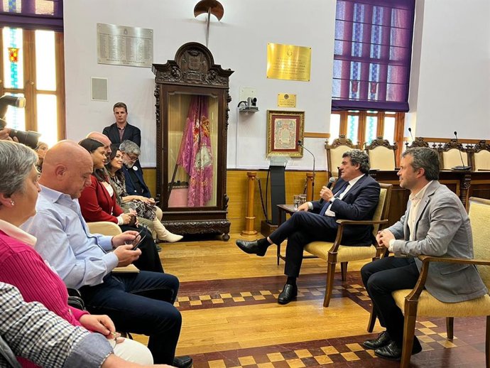 Reunión de colectivos sociales con el ministro José Luis Escrivá