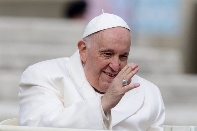 29 March 2023, Vatican, Vatikan City: Pope Francis arrives to attend the weekly general audience at St. Peter's square in The Vatican. Photo: Evandro Inetti/ZUMA Press Wire/dpa
