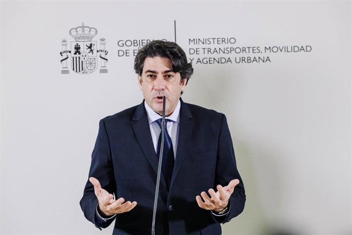 Archivo - Imagen de archivo del consejero de Transportes e Infraestructuras de la Comunidad de Madrid, David Pérez García, ofrece una rueda de prensa tras una reunión en el Ministerio de Transportes, Movilidad y Agenda Urbana.