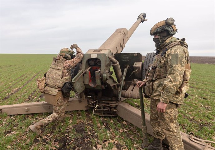 March 21, 2023, Donetsk region, Ukraine: A Ukrainian Armed Forces soldier is seen pointing a 122mm howitzer D-30 at a target before firing. Ukraine's state-owned defense conglomerate, Ukroboronprom, has delivered its first batch of domestically produced