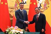 Foto: Sánchez mantiene un encuentro con el primer ministro chino antes de reunirse con Xi Jinping para "relanzar" relaciones