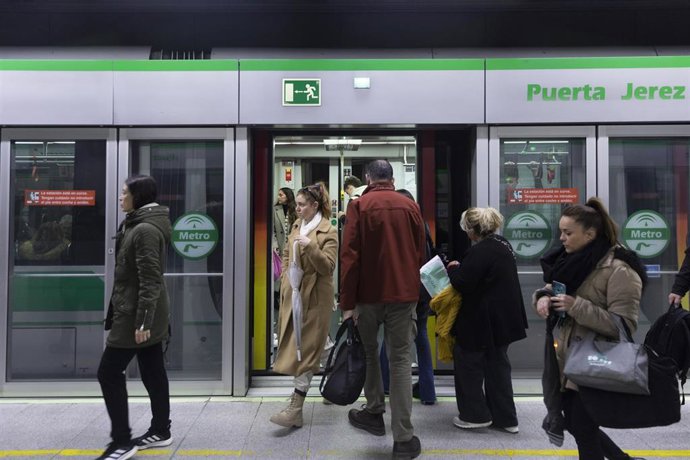 Archivo - Imagen de archivo de la línea 1 del Metro de Sevilla.