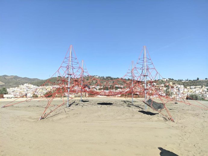 Parque infantil con espacio multiaventura en Puerto de la Torre