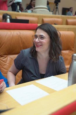 Archivo - La consejera de Igualdad de La Rioja, Raquel Romero, en el Parlamento de La Rioja