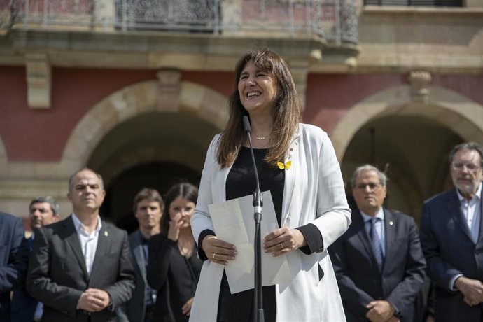 La presidenta de Junts y expresidenta del Parlament, Laura Borrs, ofrece declaraciones a los medios ante el Parlament tras ser condenada a cuatro años y medio de cárcel y trece de inhabilitación por el Tribunal Superior de Justicia Catalán, a 30 de mar