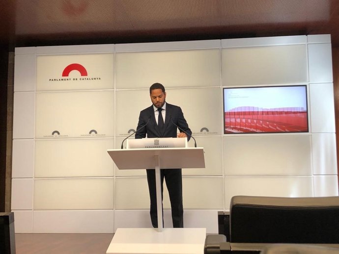 El secretario general de Vox y líder del partido en Catalunya, Ignacio Garriga, en rueda de prensa desde el Parlament