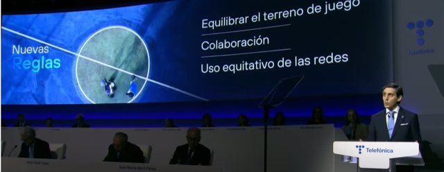 El presidente de Telefónica, José María Álvarez Pallete, durante el discurso de apertura de la junta general de accionistas de Telefónica, que se celebra este viernes en Madrid