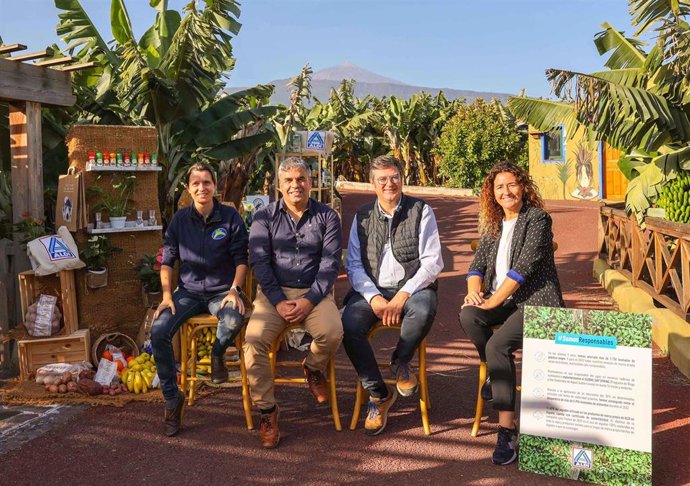 Esther Domínguez, responsable del departamento técnico de ASPROCAN; Ricardo Torres, Gerente de La Fast; Eduardo Mas, Director de Calidad y RSC de ALDI España; y Silvia Segarra, Directora de Comunicación y Relaciones Institucionales de ALDI España