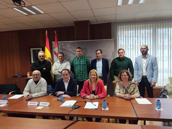 Convenio Rehabitare con la presencia de De Gregorio, Serrano y los ocho alcaldes sorianos.