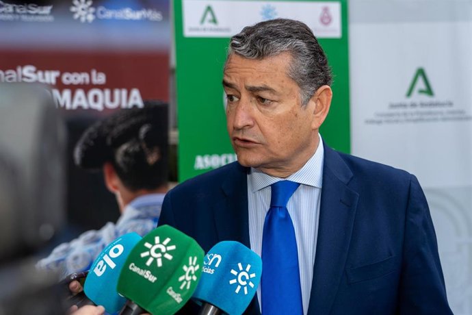 El consejero de la Presidencia, Antonio Sanz, este viernes en declaraciones a los medios. 