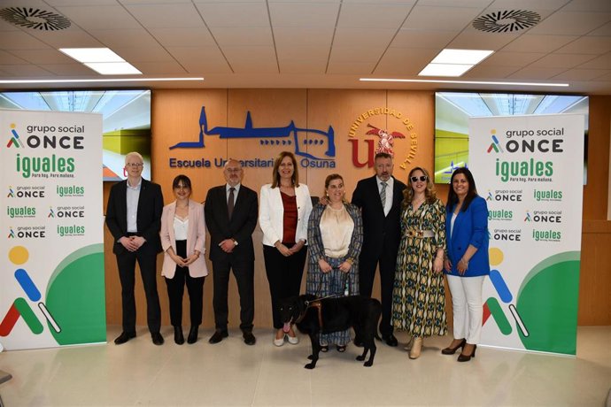 Foto de familia tras el nombramiento de María Dolores Nogales como nueva directora de la organización en Osuna, en Sevilla.