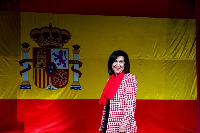 La ministra de Defensa, Margarita Robles,  en el acto de  homenaje a los galardonados con el Premio Sabino Fernández Campo, que este año distingue al Despliegue en el Este de Europa y al Buque Escuela Juan Sebastián Elcano, a 27 de marzo del 2023 en Sev