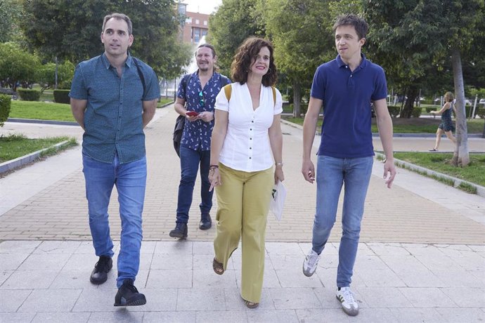 Archivo - El coordinador general de IU Andalucía, Toni Valero, (i), la presidenta de Más País Andalucía, Esperanza Gómez, (2d) y el líder de Más País, Íñigo Errejón, (d) en una foto de archivo.