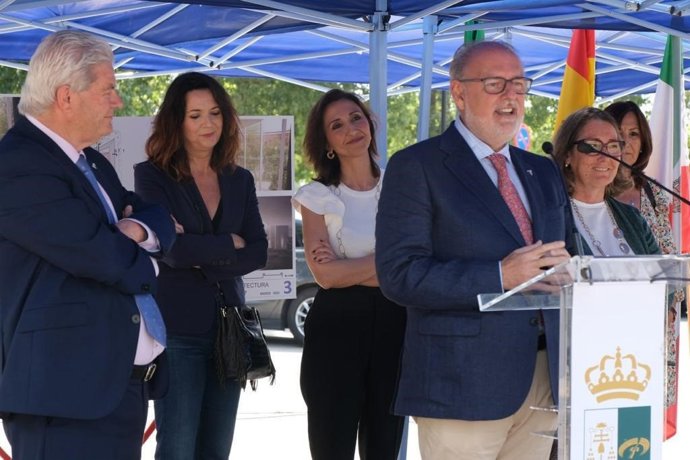 El viceconsejero de Salud en Santiponce