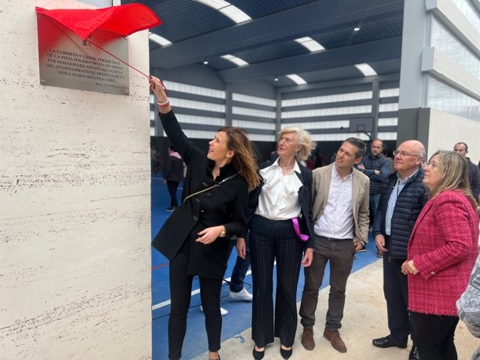 El colegio Peña Cabarga de Heras estrena cubierta y cierre perimetral en la pista polideportiva