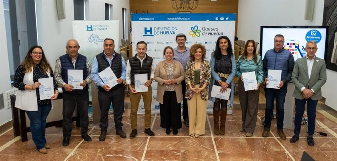 La presidenta de la Diputación, María Eugenia Limón, entrega subvenciones para centros de trabajo compartido a 13 municipios de Reto Demográfico.