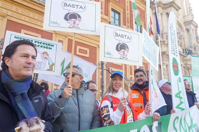 Archivo - Concentración convocada por el Sindicato Médico Andaluz ante el Palacio de San Telmo.