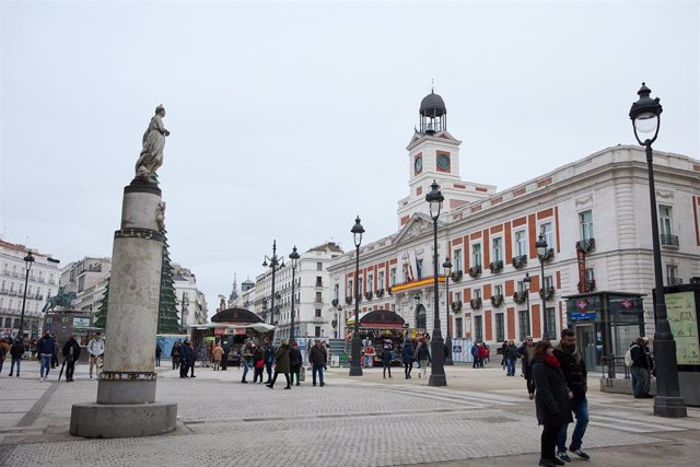 La estatua del Oso y el Madroño ubicada en su nuevo lugar en la Puerta del Sol, a 24 de marzo de 2023, en Madrid (España).