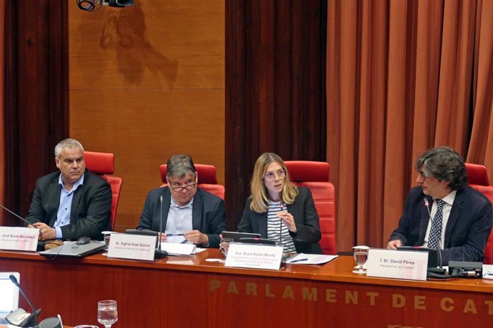 El director de Catalunya Rdio Jordi Borda, el de TV3 Sigfrid Gras y la presidenta de la CCMA Rosa Rom, en el Parlament