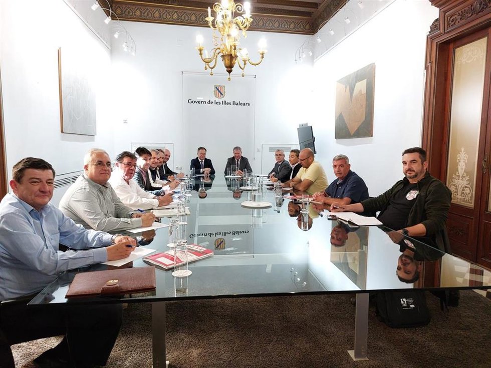 Reunión de los sindicatos con los gobiernos de Baleares y Canarias